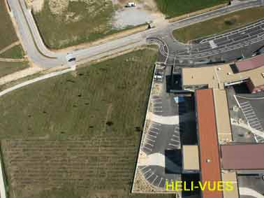 Le parking des enseignants du collège de Calvisson